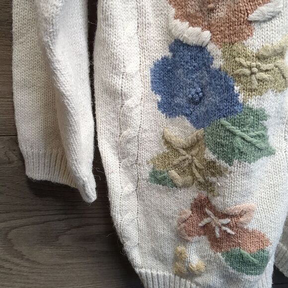 Alfred Dunner Embroidered Button Cardigan Sweater Women's Medium Petite - Picture 5 of 7